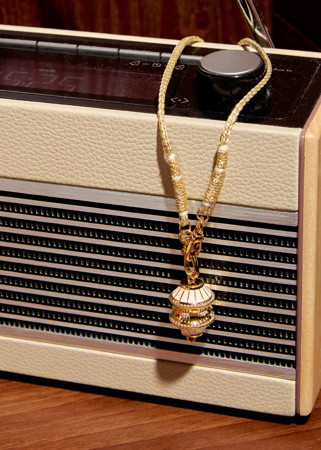 COLLIER - IVORY BIG TALISMAN