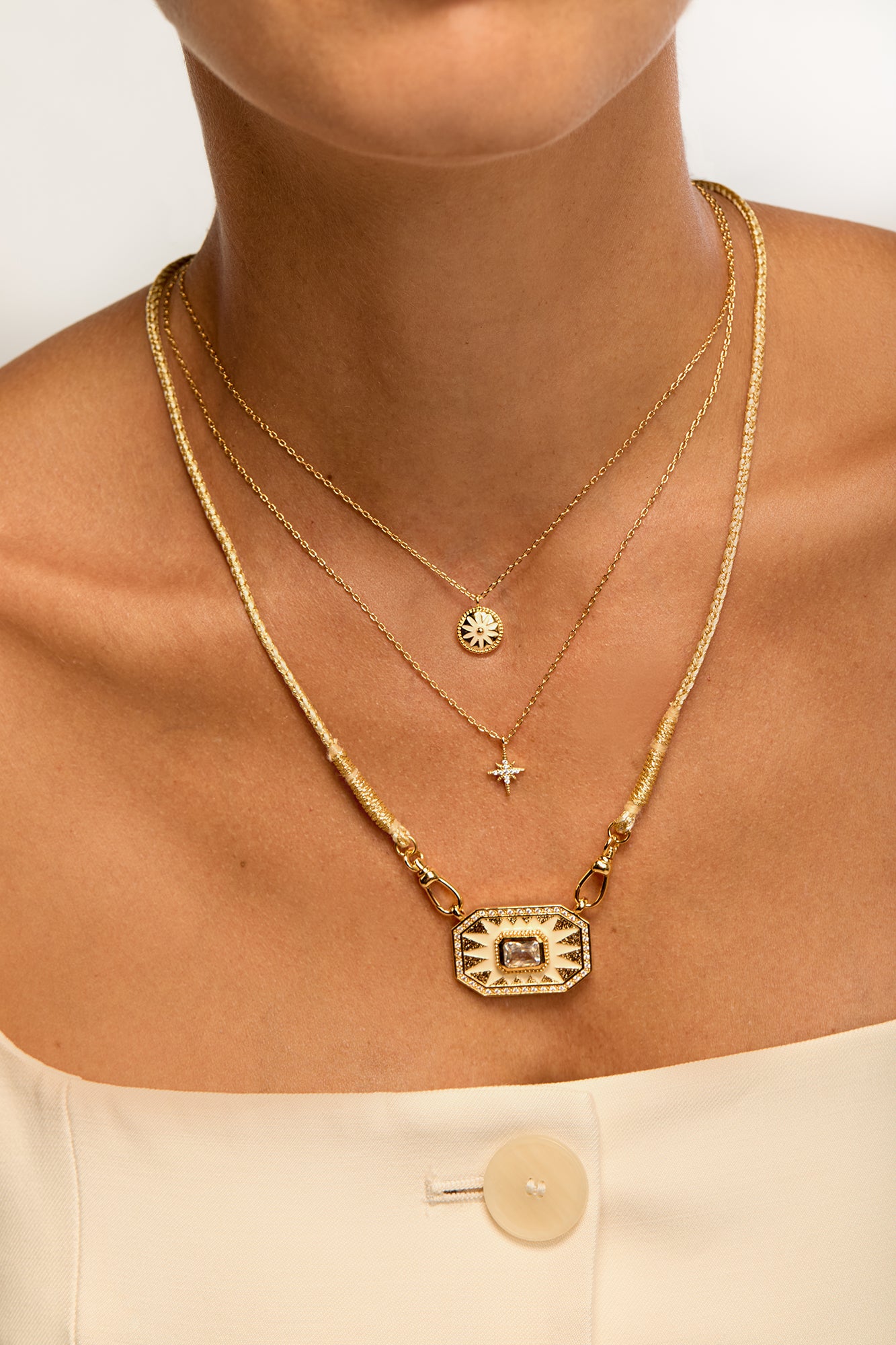 NECKLACE - IVORY FLOWER