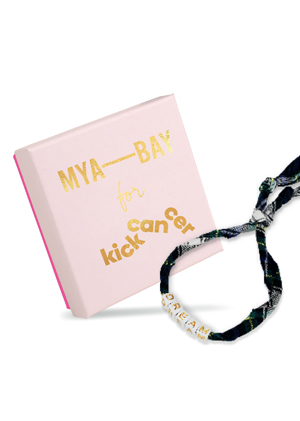 Boite packaging spéciale avec le logo KickCancer et bracelet tartan avec le mot DREAM collaboration MYA BAY