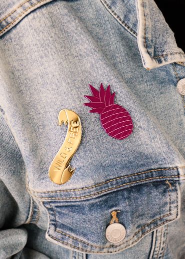 Brooch - BROCHE BANNIÈRE