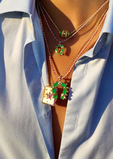 COLLIER - GREEN HORSESHOE